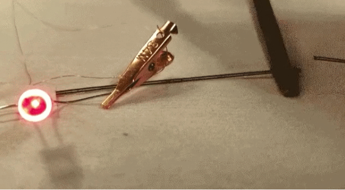 麻省理工研發(fā)140米柔性鋰離子纖維電池，可用于織物自供電及3D打印電池